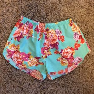 Lose-Fitting Floral Shorts